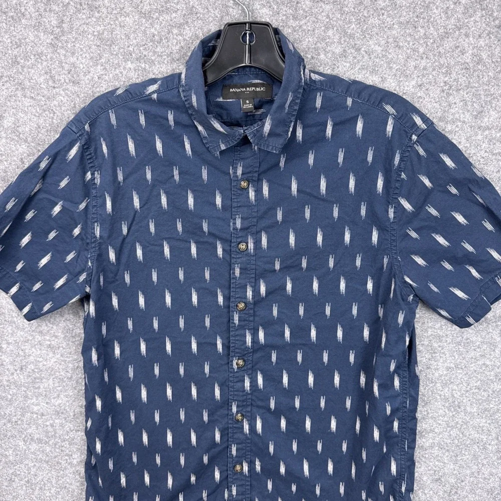 Banana Republic Mens Navy Blue Ikat Print Cotton Short Sleeve Button Down Size S